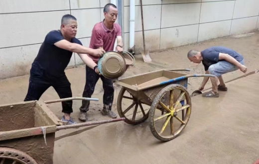 風雨同舟 志愿同行 —— 陜西寶氮化工集團有限公司黨員干部積極開展防汛搶險工作